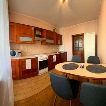 Оренда 3-кімн кварт / Київ/ Соломʼянський р-н ( Деміївка) Головка 12