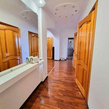 3 х к. Правый берег. Красный камень. Я риелтор. Колеги не звоните.