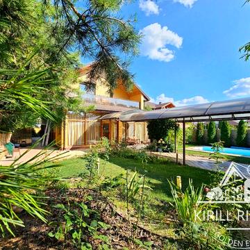 В коттеджном городке «Антей» продается дом с ремонтом и бассейном