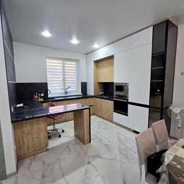 Здається Шикарний Таунхаус перша на Перемичці.