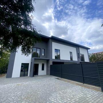 Чудовий, просторий, таунхаус з ділянкою 5,64соток з черешневим садом.