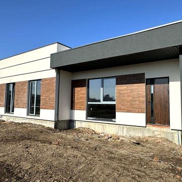 Серединка 71м2 з Чистовими роботами! Діючі комунікації!