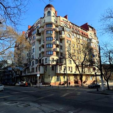 Продаётся уникальная квартира в центре по ул. Жуковского. Новый дом.