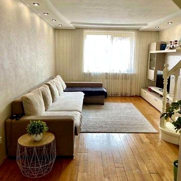 Продаж 5-ти кімнатної квартири у центрi міста Ужгород.