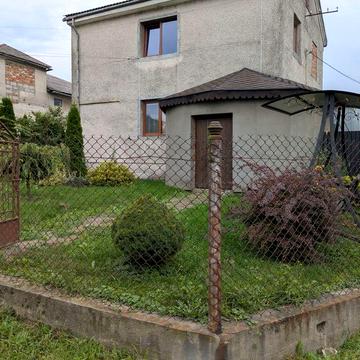 Здається на довго строковий термін  будинок