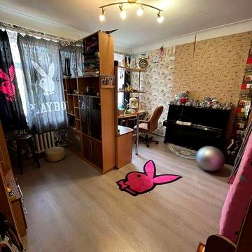 Трикімнатна квартира в центрі, зупинка Сінна. Код 7082