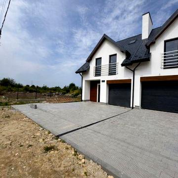 Продам котедж у місті Городок.