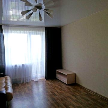 Продам двокімнатну квартиру з меблями та побут.технікою в центрі міста