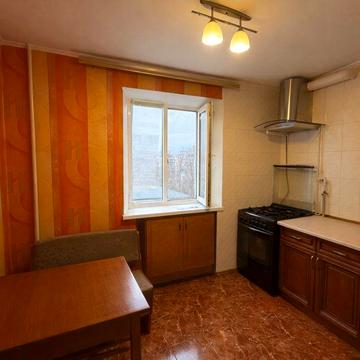 Сдам 3-комнатную квартиру на Малиновского! Газ! На долгий срок!