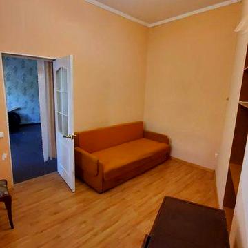 Простора квартира. Центр,  Приморський район.