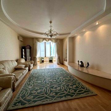 Просторная 3-комнатная квартира на Французском бульваре