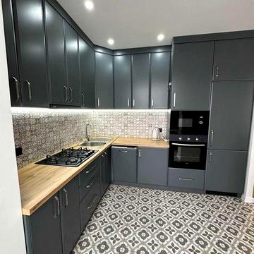 Укомплектована 1,5 кімнатна в Центрі.