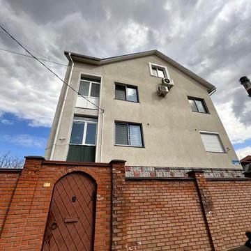 Оренда 1-кімнатної квартири Кубийовича ( Центр міста приватний сектор)