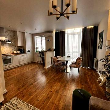 Продам 2ком Евроремонтом ЖК 1