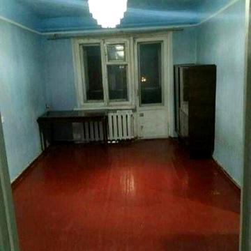 Продається 2 кімнатна квартира в жилому стані.