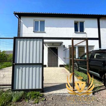 № 18  Продається 2-поверх. будинок — 135 м². Це дуплекс на два входи