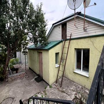 Продаж частини будинку. Окремий двір. 60 м2. 10 соток. Центр. №2541