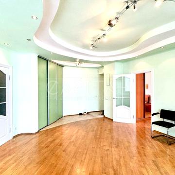 Велика Васильківська вул. (Червоноармійська), 132