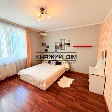 БЕЗ КОМІСІЇ Продаж 3-кімнатної квартири м. Осокорки. Код 21147313