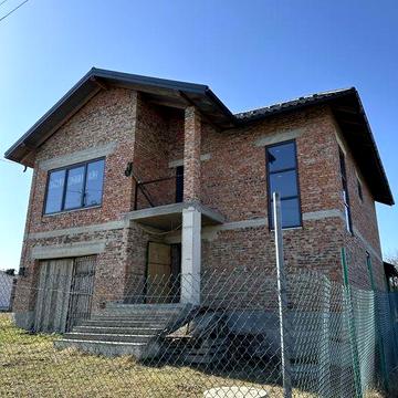 Продається просторий двоповерховий будинок!