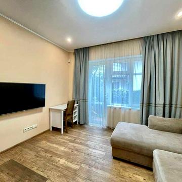 Таунхаус з ремонтом біля Центрального парку! Мінімальне оформлення.