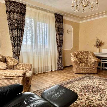 Будинок з ремонтом меблями і технікою.