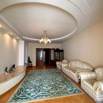 Квартира в малоэтажном доме у самого моря на Французском бульваре.