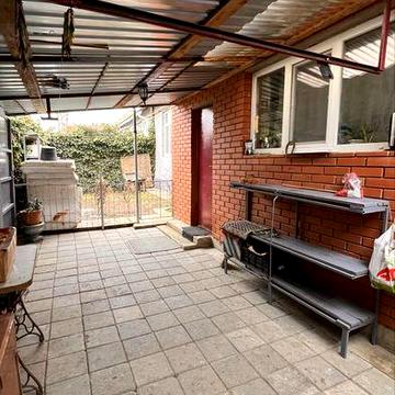 Продається двоповерхова квартира Леваневців,Приватному секторі Ліски