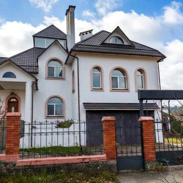 Резиденція в Чигирині: 5 рівнів, тенісний корт, власна сауна.