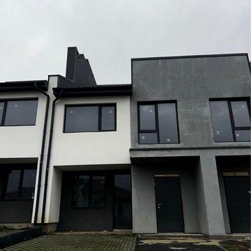 Продам просторий котедж на Щасливому з унікальним плануванням,ЄОселя