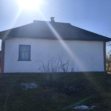 Будинок з великою ділянкою + сад. Ідеально для життя або дачі