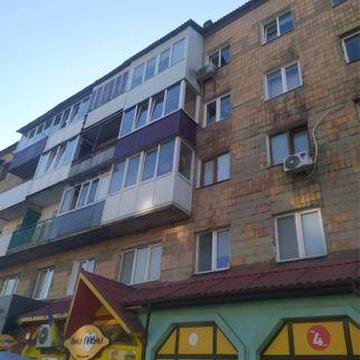 Здається двох кімнатна квартира з квітня місяця на довго тривалий терм