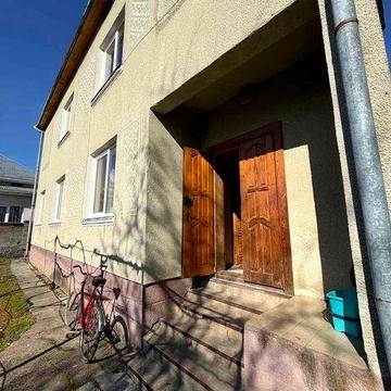 Продаж двоповерхового будинку із земельною ділянкою у м. Самбір!