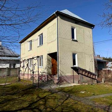 Продаж двоповерхового будинку із земельною ділянкою у м. Самбір!