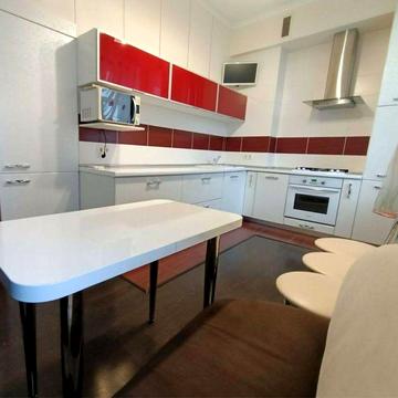 Є парковка. Продаж двокімнатної квартири в центрі Києва