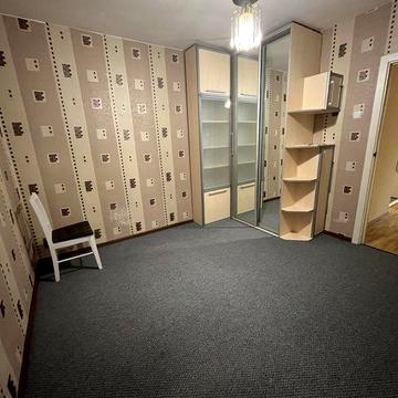 4 х кімнатна квартира Академіка Ефремова 21. М. Академмістечко.