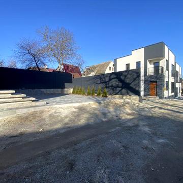 Новий котедж (двоян) в центрі міста