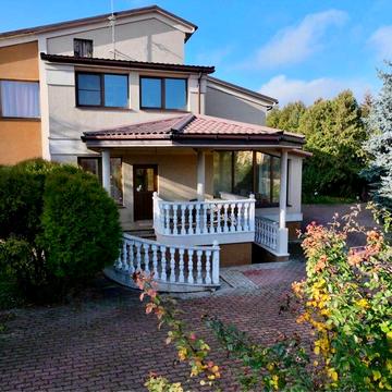 Продам просторий будинок на 15 сотках р-н Золотіїв
