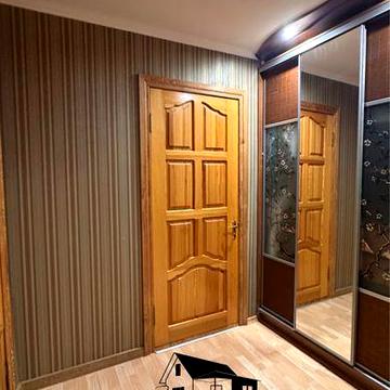 Продаж 2 кімн. на третьому поверсі в Цегляному будинку