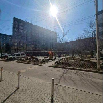 Продам 3 кімнатну квартиру ( газ середній поверх -правий беріг)