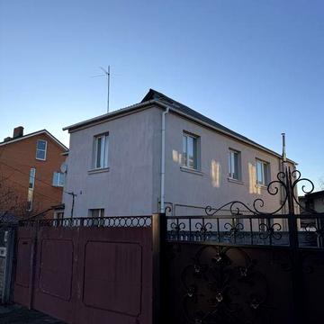 Продаж будинку для великої родини або двох поколінь