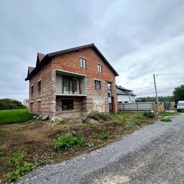 Продається окремий будинок у с. Петриків