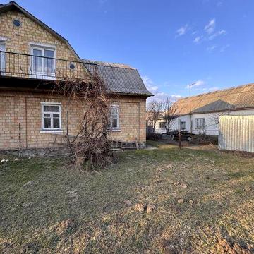 Продається 1/2 частина будиннку в Нових Петрівцях