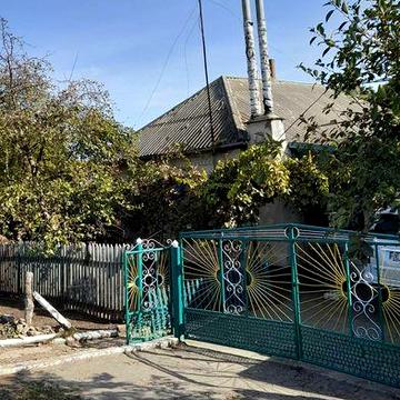 Будинок в селищі Врадіївка