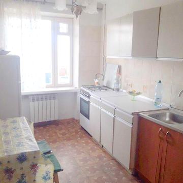 Тепла та світла 3-кімнатна квартира по проспекту Відродження. Власник!