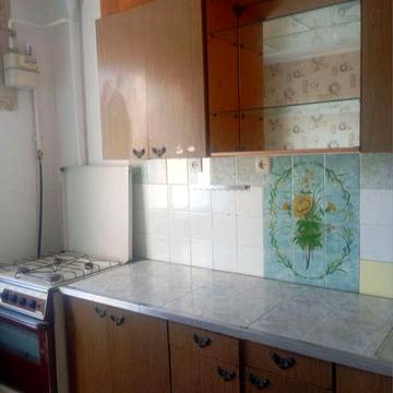 Здається однокімнатна на Митниці,8поверх.