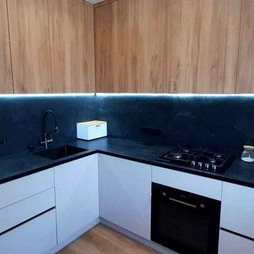 Продам простору 3-х кімнатну квартиру з новим сучасним євроремонтом