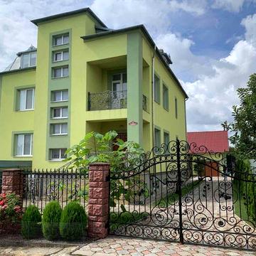 Будинок в Гусятині