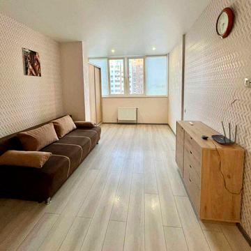 Сдам квартиру студию на Сахарова/ Бочарова.