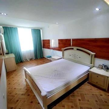 Базарна вул., 1